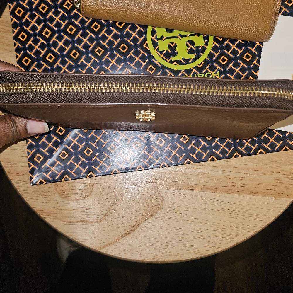 Tory Burch Chocalate Brown And Tan Zip Wallets (Choose Your Wallet) - Picture 3 of 10